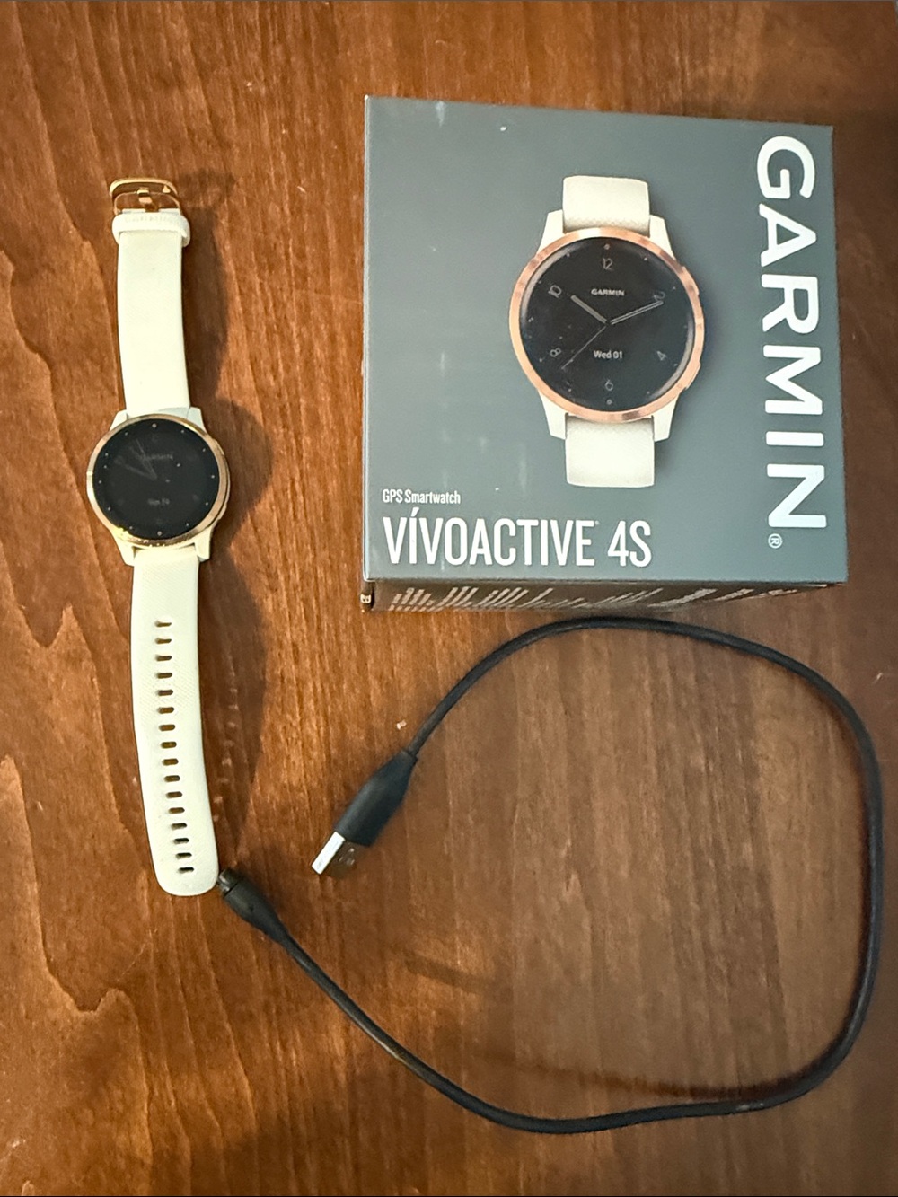 Garmin vívoactive 4S Smartwatch in White and Gold-Tone
